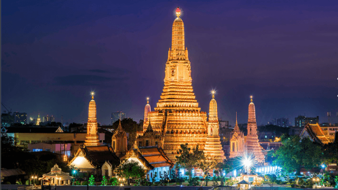  Temple of Dawn (Wat Arun)