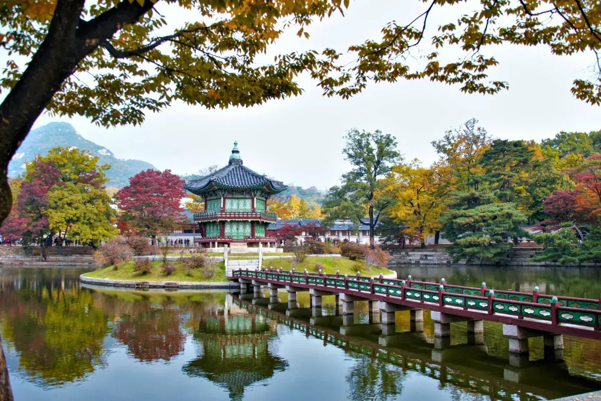 Photo from Holicay - 3-Day Seoul Itinerary: From Palaces to Street Food Delights